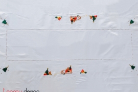 Khăn trải bàn chữ nhật (300x180cm) gồm 12 khăn ăn - thêu noel xe quà